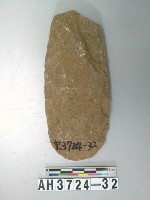 藏品(舌刃打製石斧)的圖片